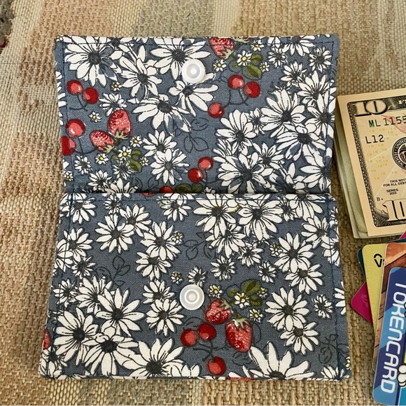Stylish Snap Card Wallet/Business Card/Gift Card Holder made with Cotton Fabric - Picture 3 of 5